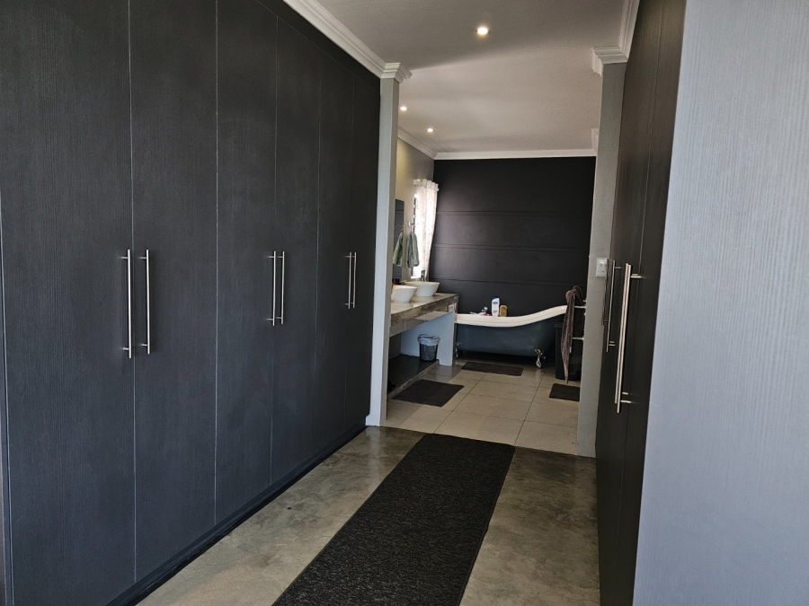 3 Bedroom Property for Sale in Dwarswegstrand Western Cape